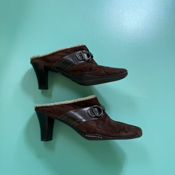 Brown suede mules with faux fur lining and buckle detail - Size 7.5 - Picture 2 of 5